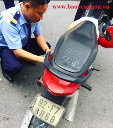 anh bao ve nghia hiep giup nguoi la qua duong