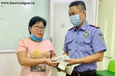 bao ve benh vien tan tay trao tra lai tai san cho nguoi mat