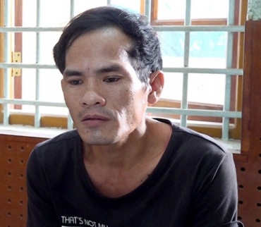 bat giu hai thanh nien trom xe dam trong thuong bao ve