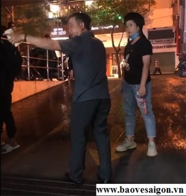 co gai lon tieng chui boi bao ve khi bi thu tien giu xe