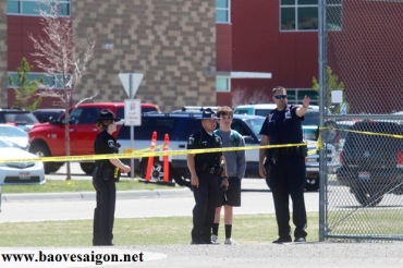 hoc sinh lop 6 dung sung ban ban hoc va bao ve