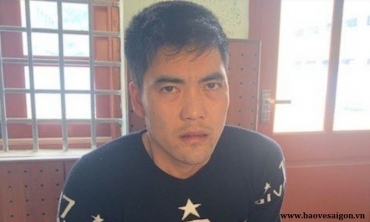 nam thanh nien su dung sung tu che ban bao ve