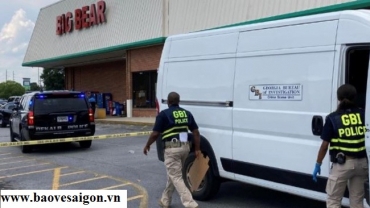 nhan vien bao ve bat giu doi tuong no sung