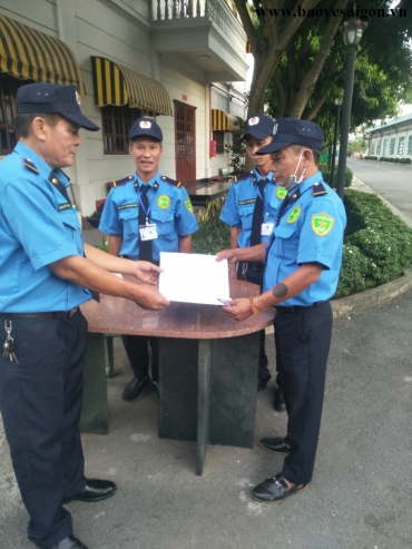 nhung nguy hiem cua nhan vien bao ve trong mua dich