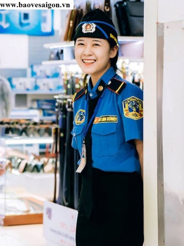 nu bao ve xinh dep o sieu thi than pho vinh nghe an